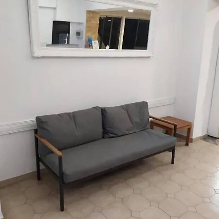 Butterfly Studios, Апарт-отель